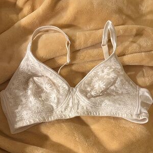 Warner's Delicate Floral Lace Bra - Cream